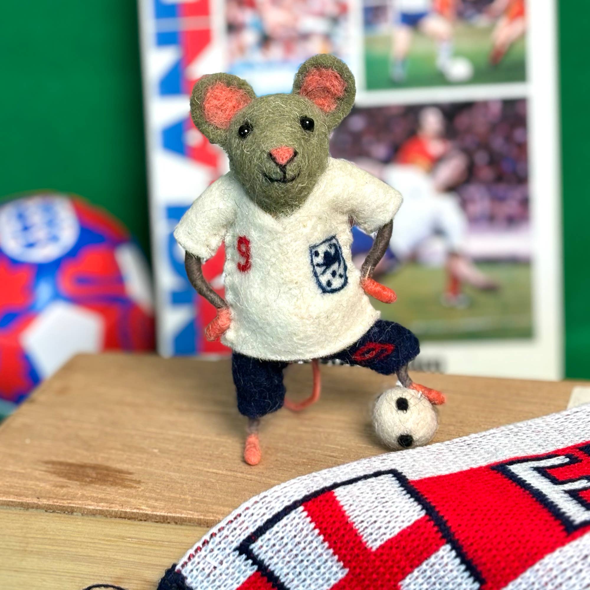 Felt Mouse - England Footballer 5" x 2.5"